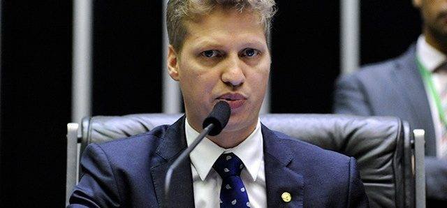 Deputado Marcel van Hattem acusa Gilmar Mendes de “desequilíbrio” e fala em interferência do STF nas eleições de 2026 2 ocrente 1777128569