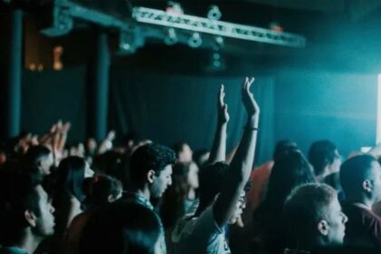 Cresce para 42% o índice de homens jovens nos EUA que veem a religião como “muito importante” 8 ocrente 1777129451