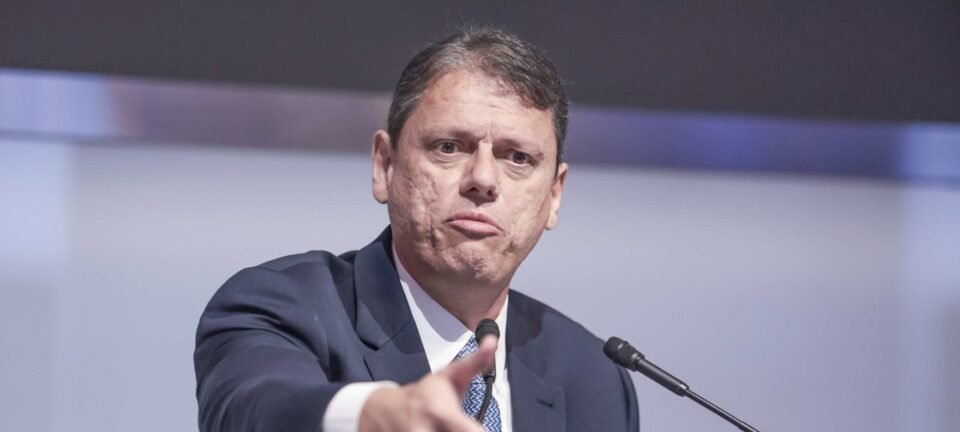 Tarcísio afirma que lideranças “envelhecidas” precisam “largar o osso” em recado a Lula 2 ocrente 1777159187
