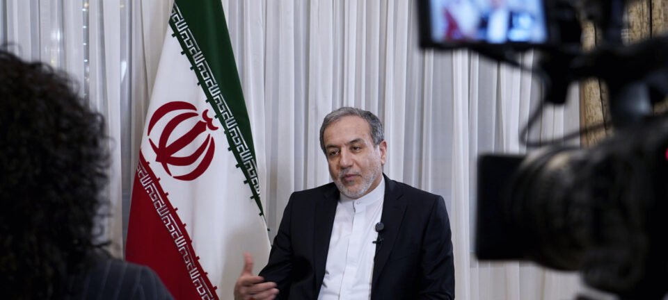 Delegação iraniana retorna a Islamabad um dia após Trump suspender viagem de enviados dos EUA 2 ocrente 1777217656