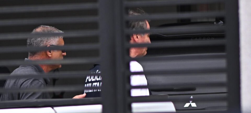 Bolsonaro fecha primeiro mês em prisão domiciliar e aguarda sinal verde de Moraes para cirurgia no ombro 2 ocrente 1777292357