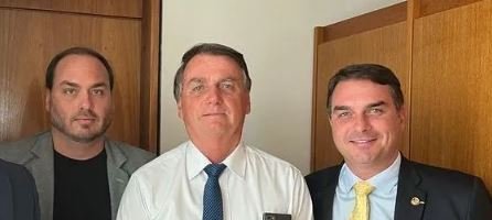Carlos Bolsonaro cobra atenção de Flávio e critica apoio à reforma tributária 2 ocrente 1777295066