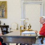 Encontro inédito no Vaticano reúne arcebispa Sarah Mullally e Papa Leão XIV 4 ocrente 1777376961
