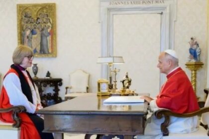 Encontro inédito no Vaticano reúne arcebispa Sarah Mullally e Papa Leão XIV 18 ocrente 1777376961