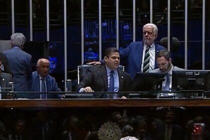 Microfone aberto revela Alcolumbre prevendo derrota de Messias no STF segundos antes do resultado 12 ocrente 1777531756