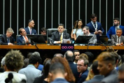 Marchinha “Chora, Petista” embala vitória da oposição após Congresso derrubar veto de Lula ao PL da Dosimetria 18 ocrente 1777580378