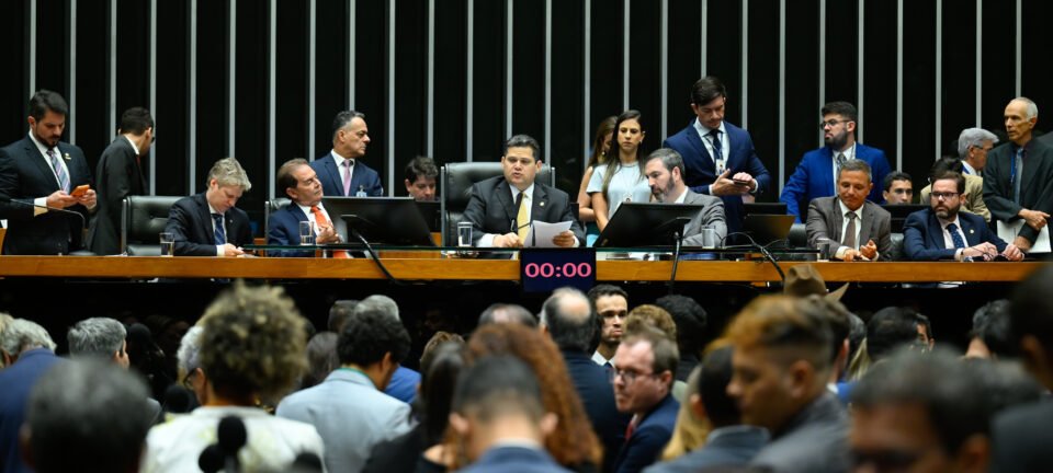 Marchinha “Chora, Petista” embala vitória da oposição após Congresso derrubar veto de Lula ao PL da Dosimetria 2 ocrente 1777580378