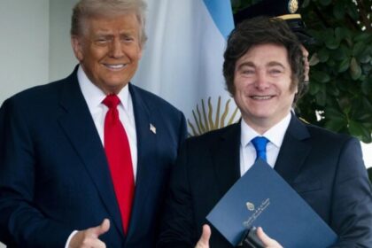 Milei visita porta-aviões nuclear dos EUA e sinaliza alinhamento militar com Washington 14 ocrente 1777582150