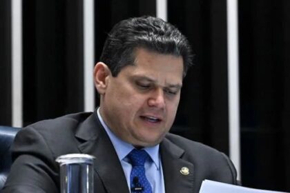 Microfone aberto flagra Alcolumbre prevendo derrota de Messias no Senado 14 ocrente 1777590270