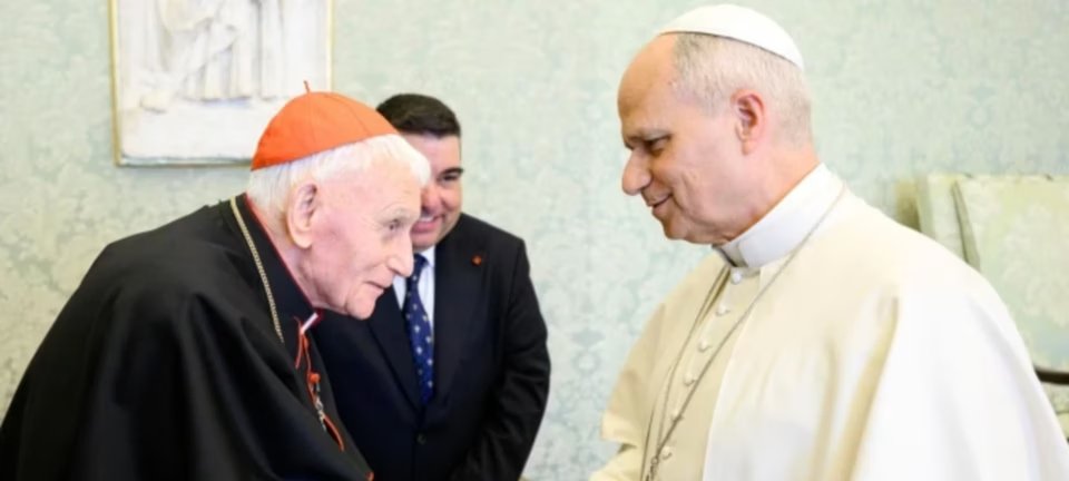 Cardeal albanês de 97 anos, símbolo da resistência ao comunismo, entrega relíquia a Leão XIV 2 ocrente 1777673070