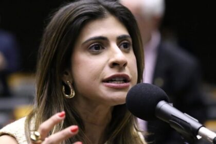 Projeto de deputada do PT exige “notas da comunidade” em todas as redes sociais 14 ocrente 1777744156