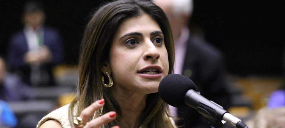 Projeto de deputada do PT exige “notas da comunidade” em todas as redes sociais 2 ocrente 1777744156