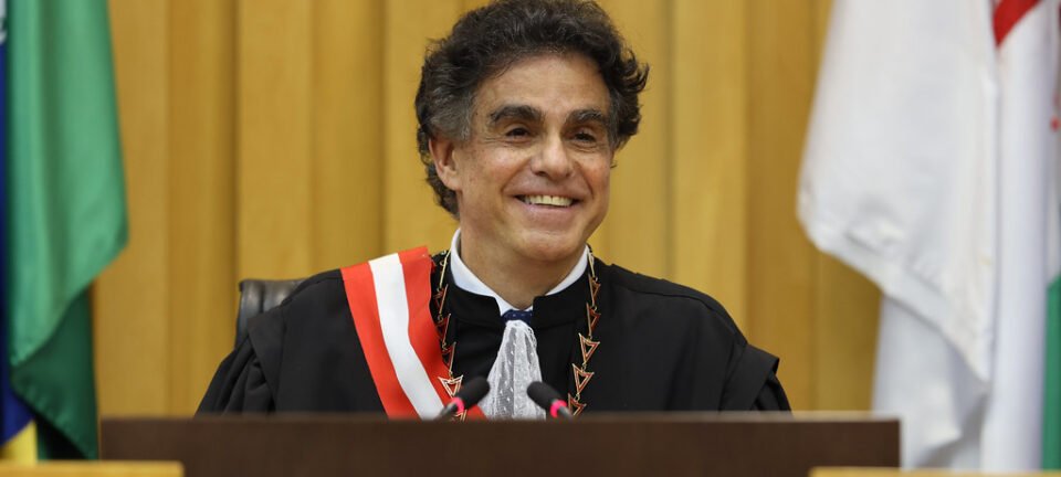 Presidente do TST se declara “vermelho” e rebate críticos “azuis” em evento de 1º de Maio 2 ocrente 1777864748