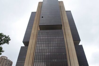 Banco Central aperta cerco a bancos e amplia proteção a endividados às vésperas do Desenrola 2 12 ocrente 1777902552
