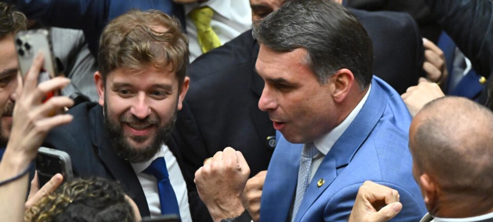 Flávio Bolsonaro mira voto de estreia de eleitores de 16 e 17 anos 2 ocrente 1777919650