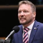 Deputado propõe salário mínimo de R$ 100 mil em protesto contra fim da escala 6x1 4 ocrente 1778017776