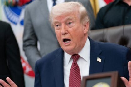 Trump suspende escolta de navios no Estreito de Ormuz após avanço em tratativas com Irã 20 ocrente 1778024954