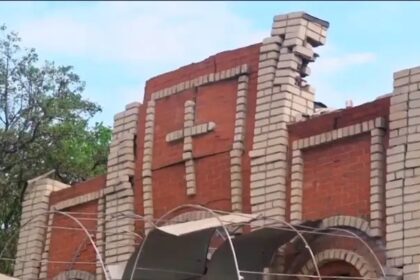 Bomba russa volta a atingir igreja pentecostal em Sloviansk e destrói metade do telhado 18 ocrente 1778064585