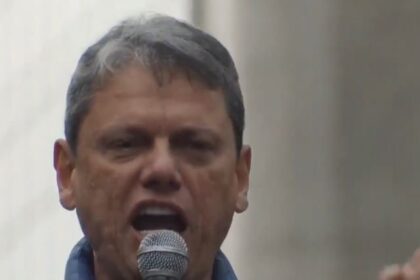 “Tarcísio rebate Haddad e diz que petista ‘quebrou o Brasil’ em coletiva no Palácio dos Bandeirantes” 14 ocrente 1778096952