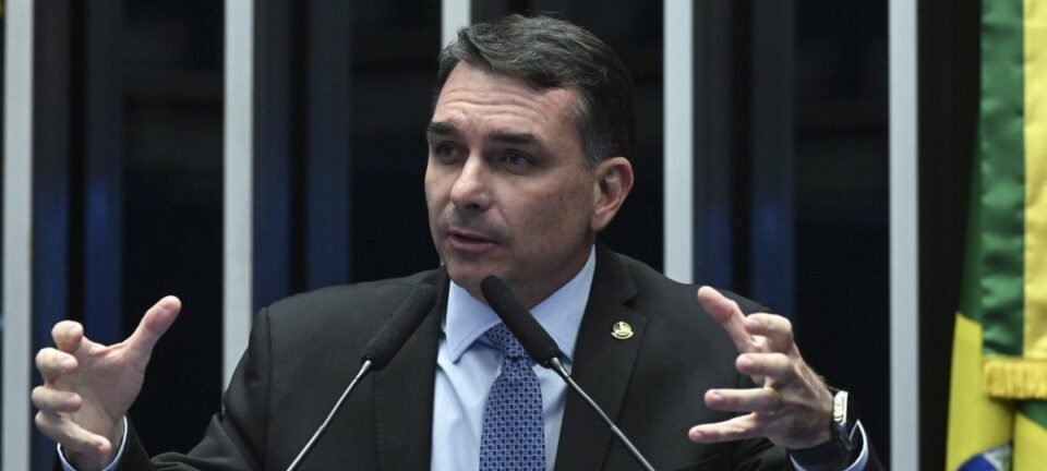 Justiça obriga Google a revelar responsáveis por perfis que ligaram Flávio Bolsonaro ao Comando Vermelho 2 ocrente 1778106869