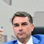 Flávio Bolsonaro acusa PT de tentar barrar CPI do Banco Master e aponta encontro de Lula com dono da instituição 4 ocrente 1778265282