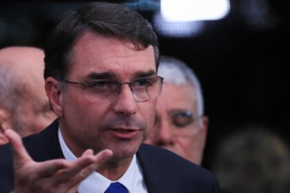 Flávio Bolsonaro diz que será ele o presidente em 2026 e acusa Moraes de tentar tornar irmão inelegível 20 ocrente 1778294957