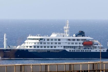 Autoridades rastreiam passageiros que deixaram cruzeiro com surto de hantavírus; navio segue para Tenerife 4 ocrente 1778309354