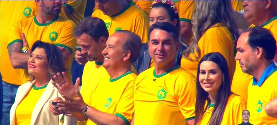 Em Florianópolis, PL oficializa Flávio Bolsonaro para Presidência e apresenta nomes ao Senado e Câmara 2 ocrente 1778363371