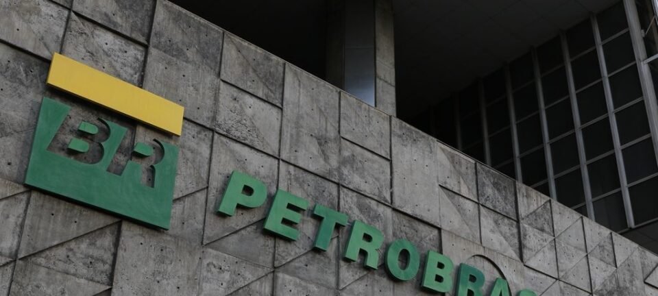 Petrobras registra lucro de R$ 32,6 bilhões no 1º trimestre, queda de 7,2% em um ano 2 ocrente 1778596465