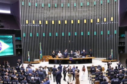 Recuo do governo expõe como votaram Câmara e Senado sobre a extinta “taxa das blusinhas” 12 ocrente 1778691887