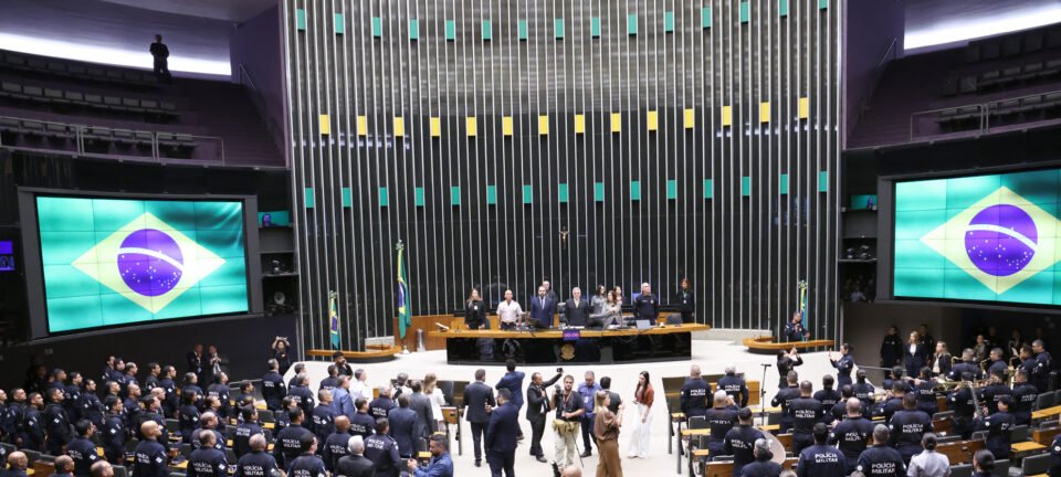 Recuo do governo expõe como votaram Câmara e Senado sobre a extinta “taxa das blusinhas” 2 ocrente 1778691887