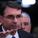 Flávio Bolsonaro leva pré-candidatura ao STF em visita a Edson Fachin 5 ocrente 1778701759