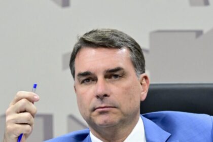 Flávio Bolsonaro admite pedido de verba a dono do Banco Master para filme sobre Jair, mas rejeita suspeitas 20 ocrente 1778709859