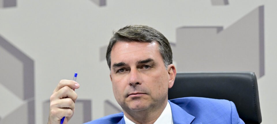 Flávio Bolsonaro admite pedido de verba a dono do Banco Master para filme sobre Jair, mas rejeita suspeitas 2 ocrente 1778709859
