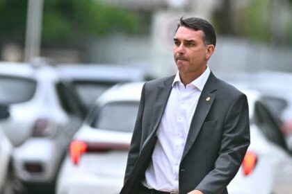 Jornalista chama de “imoral” a proximidade entre Flávio Bolsonaro e empresário revelada em áudio 16 ocrente 1778769291