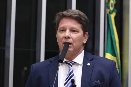 Mario Frias muda discurso e diz que aporte ao filme de Bolsonaro veio por empresa diferente do Banco Master 16 ocrente 1778805253