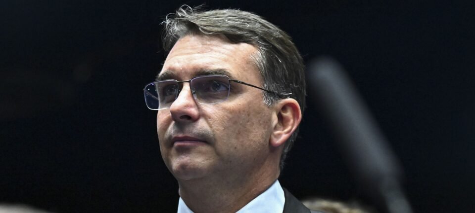 Áudio sobre filme de Jair Bolsonaro coloca Flávio Bolsonaro na mira do TSE 2 ocrente 1778900673