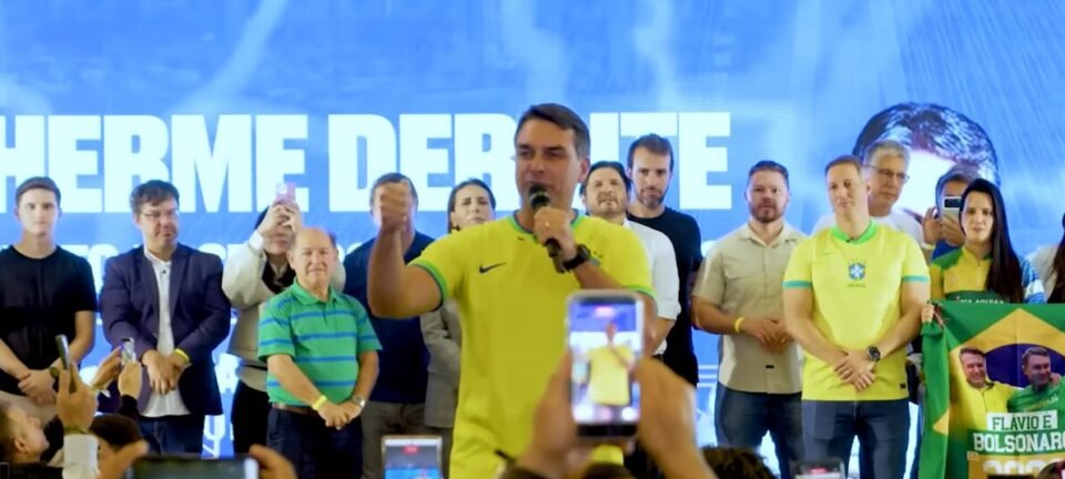 Flávio Bolsonaro reage a áudio com empresário e garante permanência na disputa presidencial 2 ocrente 1778980751