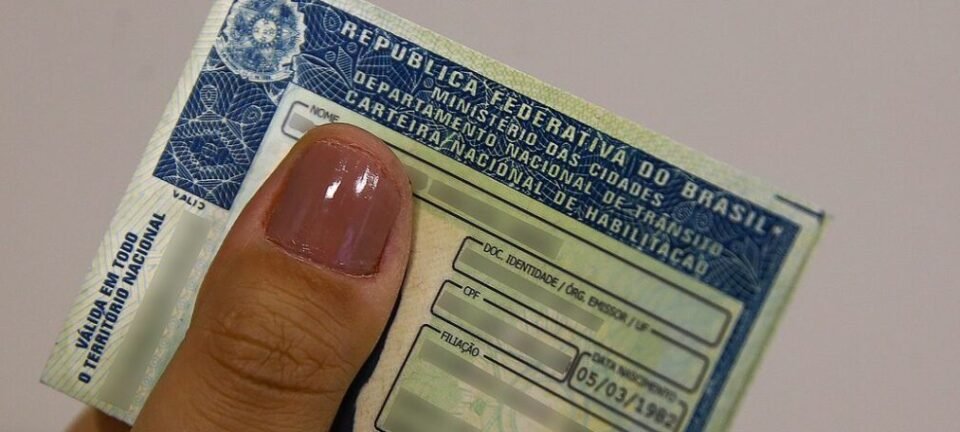 Juíza bloqueia CNH, passaporte e cartões de crédito de devedores com base em precedente do STF 2 ocrente 1779111272