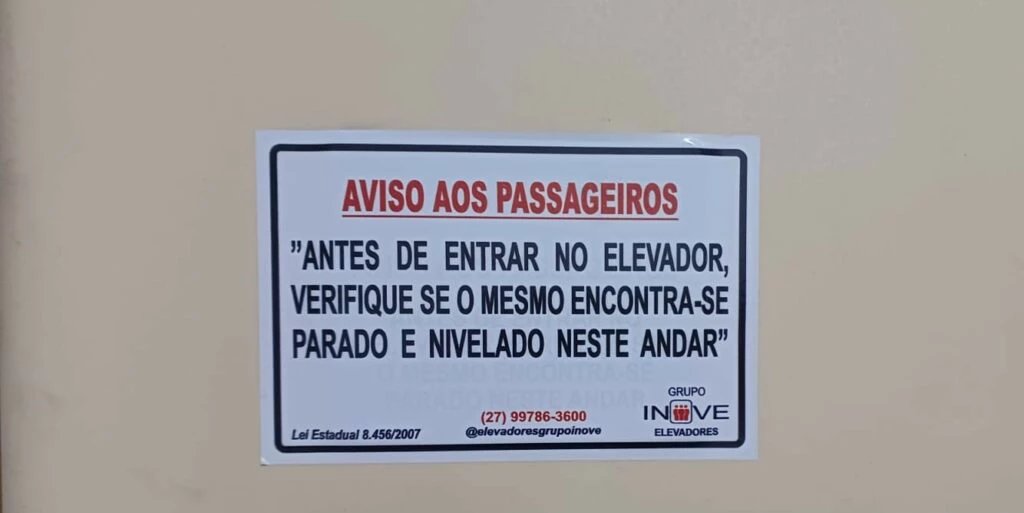 Placa de elevador com erro de português persiste desde lei paulistana de 1977 2 ocrente 1779196771