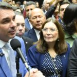 Flávio Bolsonaro sugere jornada flexível com pagamento por hora para substituir escala 6x1 5 ocrente 1779238152