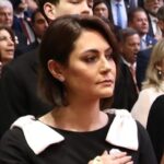 Michelle Bolsonaro evita falar sobre crise de Flávio com banqueiro: “Perguntem a ele” 4 ocrente 1779275979