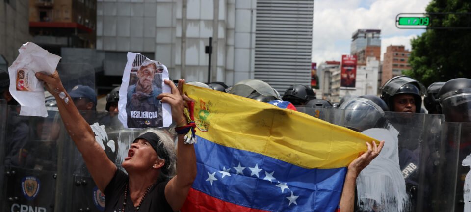 Após 23 anos, ex-policiais de Caracas deixam prisão e encerram recorde de detenção política na Venezuela 2 ocrente 1779285927