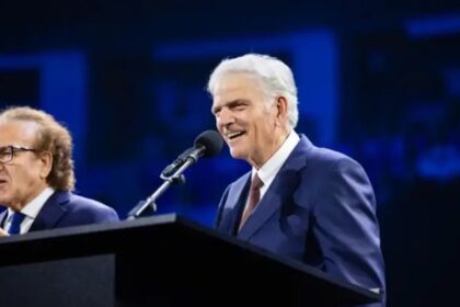 Multidão recorde acompanha Franklin Graham em festival evangélico na Bielorrússia 14 ocrente 1779293084