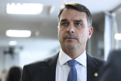 Flávio Bolsonaro negocia encontro com Trump na Casa Branca para fortalecer aliança conservadora 6 ocrente 1779463159