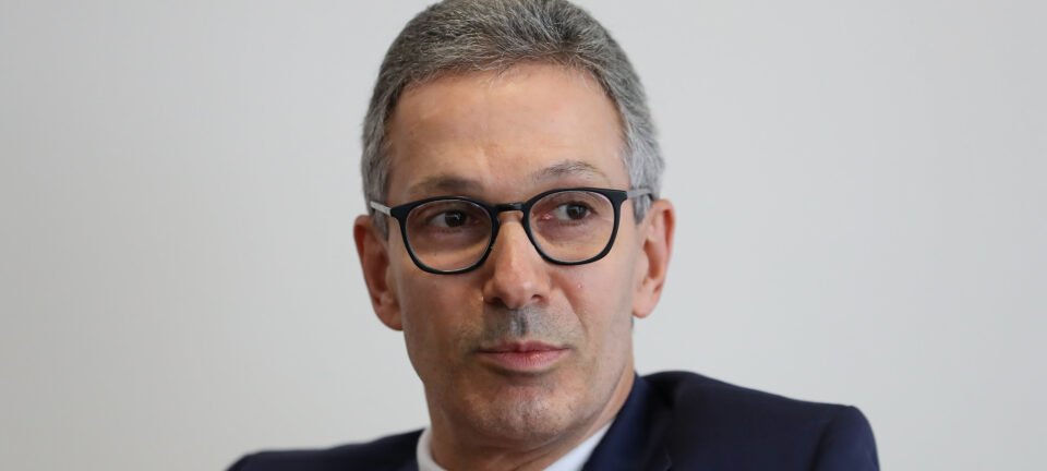 Zema rompe com Flávio Bolsonaro, ataca STF e prevê 2026 como “eleição da indignação” 2 ocrente 1779483903