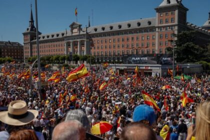 Multidão em Madri exige saída de Pedro Sánchez em Marcha pela Dignidade 16 ocrente 1779553179