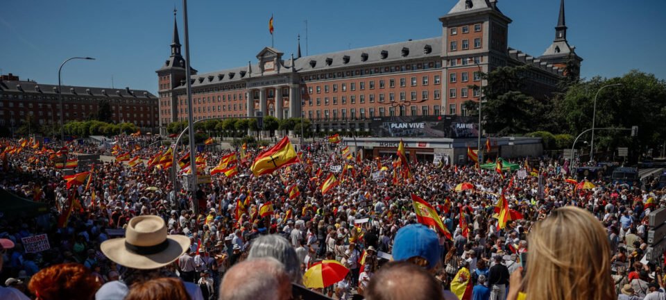 Multidão em Madri exige saída de Pedro Sánchez em Marcha pela Dignidade 2 ocrente 1779553179