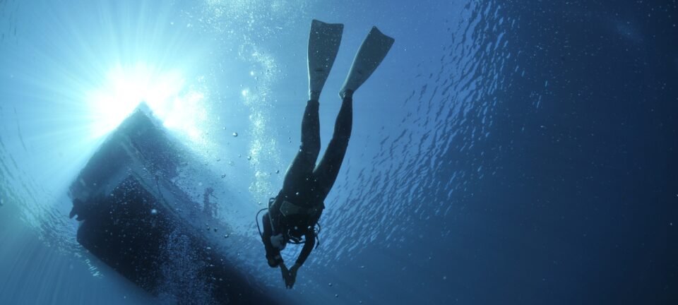 Navio romano de 2 000 anos revela camadas de piche e cera que desafiam corrosão marinha 2 ocrente 1779568467