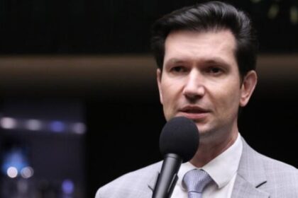 Deputado do Novo contesta PEC que acaba com escala 6x1 e diz que governo “impede quem quer trabalhar” 8 ocrente 1779753852